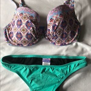 Pattern bikini top and turquoise bottoms